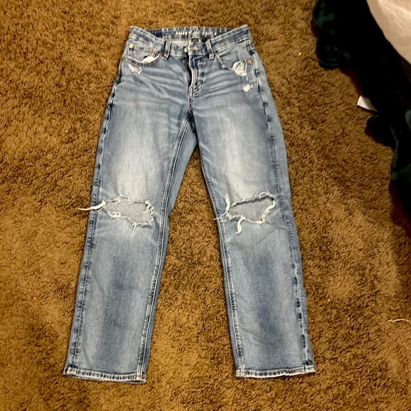 American Eagle Outfitters Denim - American eagle blue jeans, ripped straight leg, size 2 short (good if your 5’0)